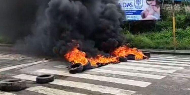 Familiares e amigos de jovens desaparecidos realizam protesto em Camaragibe