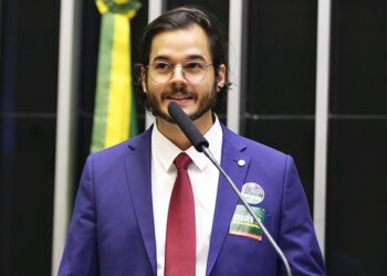 Tio do deputado Túlio Gadelha é esfaqueado ao reagir a assalto no Centro do Recife