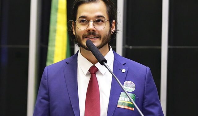 Tio do deputado Túlio Gadelha é esfaqueado ao reagir a assalto no Centro do Recife