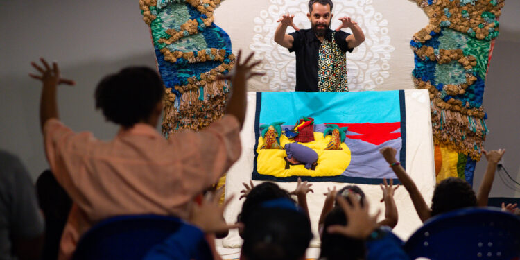 Caixa Cultural Recife apresenta espetáculos e exposição interativa do projeto “Viajando Com Tapetes Contadores”