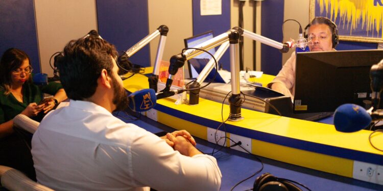 Secretário César Ramos participa de programação na HITS FM e Play Hits TV