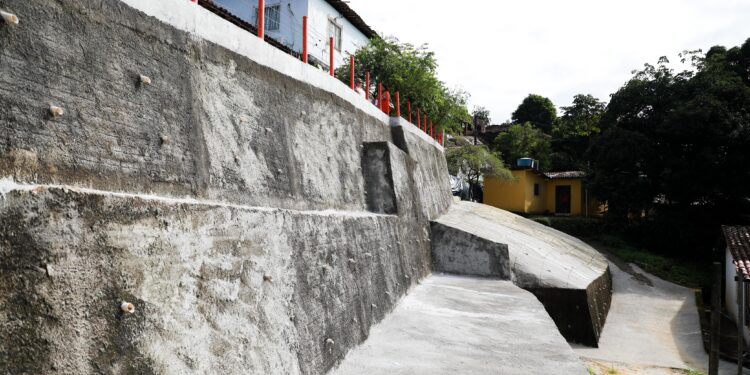 Prefeitura do Recife entrega conjunto de obras do Programa Parceria na Várzea