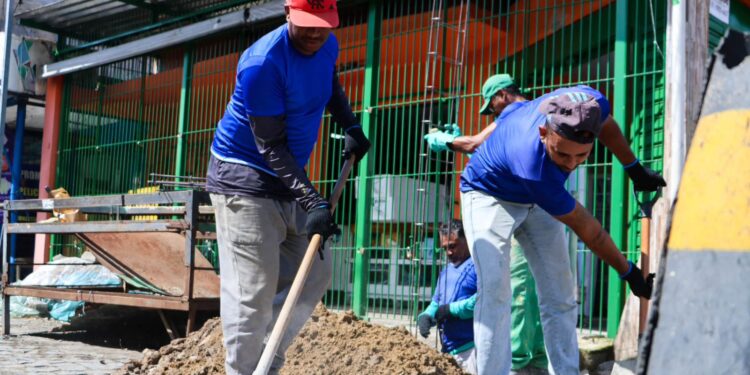 Ramos realiza vistoria nas revitalizações no Mercado Público de Jardim Paulista Baixo