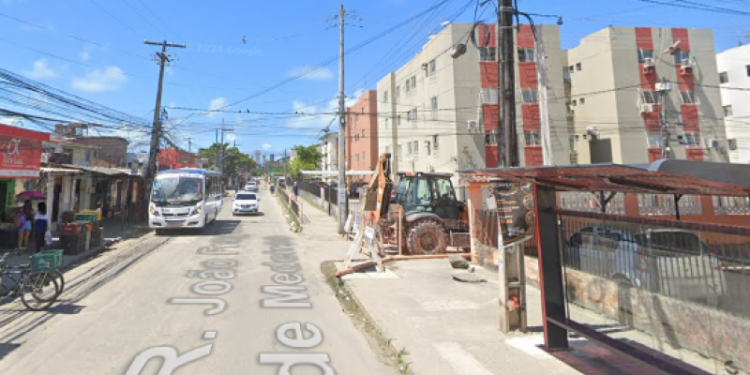 Interdição na Rua João Fragoso de Medeiros altera trânsito e transporte em Candeias