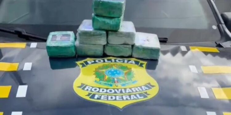 Homem é preso transportando 8kg de pasta base de cocaína no Recife