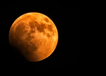 ‘Lua cheia do veado’ aparece no céu nesta quinta-feira