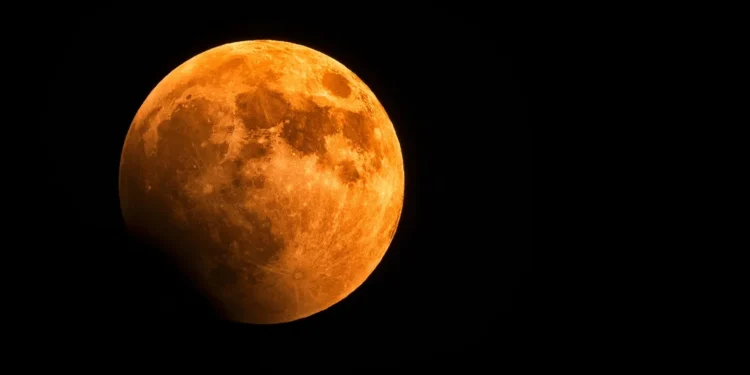 ‘Lua cheia do veado’ aparece no céu nesta quinta-feira