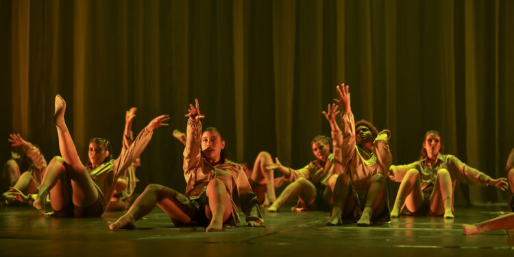 Cultura : Um espetáculo que intercala dança e história do Recife no mesmo palco ​