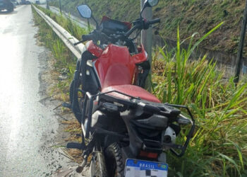 Homem é baleado e morre após perder controle da moto e cair de viaduto
