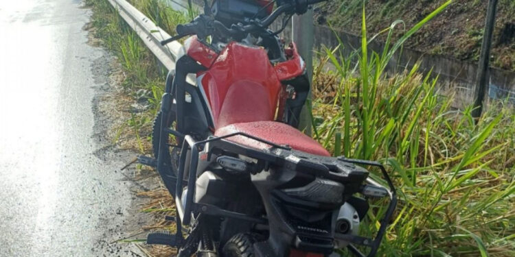Homem é baleado e morre após perder controle da moto e cair de viaduto