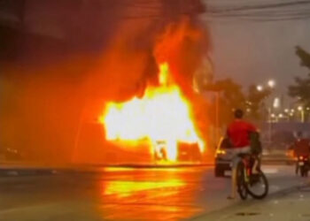 Micro-ônibus que transportava trabalhadores em Jaboatão