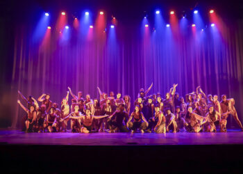 Um espetáculo que intercala dança e história do Recife no mesmo palco