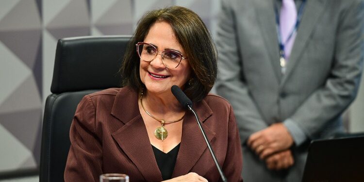 Alepe aprova título de cidadã pernambucana à senadora e ex-ministra Damares Alves