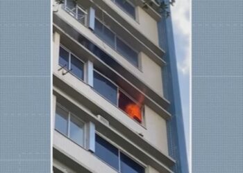 Incêndio atinge prédio empresarial em Boa Viagem