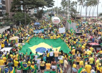 Ato em defesa de Jair Bolsonaro reuniu apoiadores na Avenida Boa Viagem