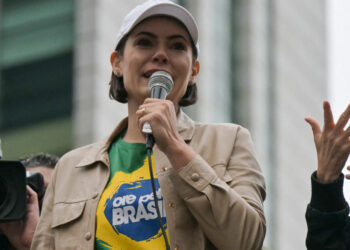 Michelle Bolsonaro admite que pode disputar as eleições de 2026