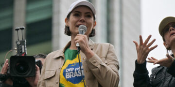 Michelle Bolsonaro admite que pode disputar as eleições de 2026