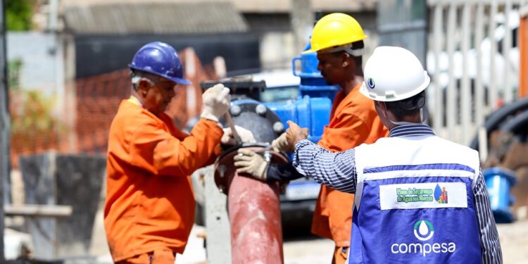Obra da Compesa altera trânsito na Zona Oeste do Recife