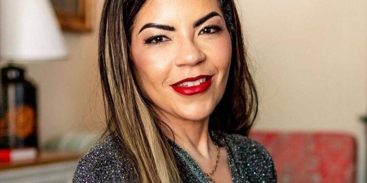 Cirurgiã-dentista Karina Corrêa se destaca e ministra palestra durante Congresso em Portugal