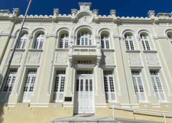 Vereadores do Recife aprovam realização de intervalo bíblico nas escolas