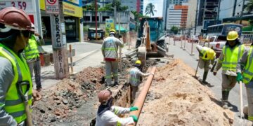 Obra da Compesa altera trânsito em Candeias