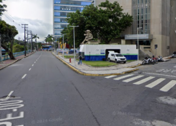 Obra da Compesa no Cais do Apolo interdita duas faixas da via