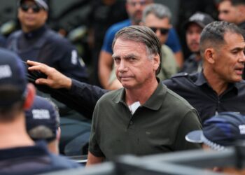 Bolsonaro é internado com anemia persistente e função renal alterada