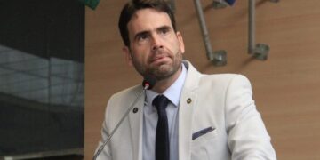 Eduardo Moura intensifica cobrança pela demolição de prédio no centro do Recife