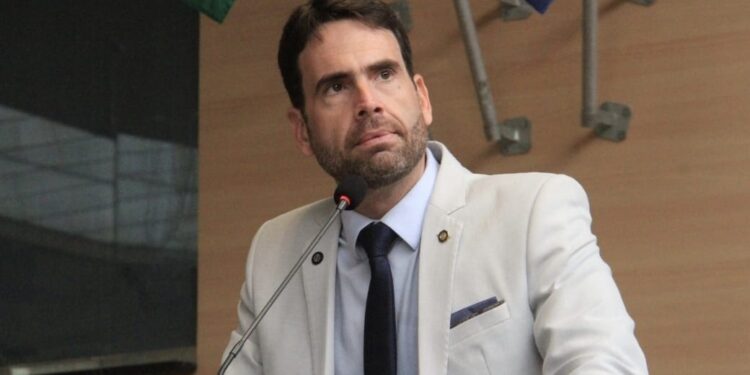 Eduardo Moura intensifica cobrança pela demolição de prédio no centro do Recife