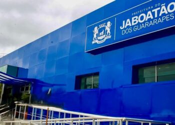 Professores aprovados em concurso de Jaboatão realizam protesto por convocação e renovação do certame