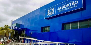 Professores aprovados em concurso de Jaboatão realizam protesto por convocação e renovação do certame