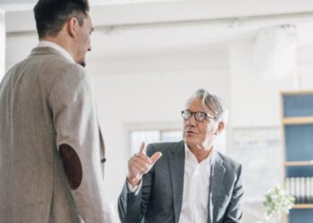 Idosos atuam no mercado de trabalho mas enfrentam dúvidas e desafios