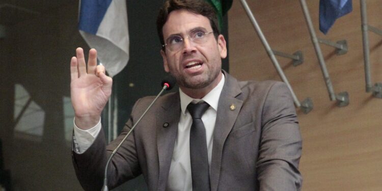 “Prefeitura do Recife deve quase R$ 100 Milhões a empresas terceirizadas”, alerta vereador Eduardo Moura