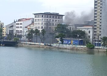 Dois protestos interdita trânsito no centro do Recife