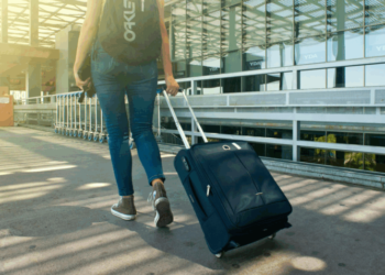 Câmara aprova urgência para projeto que impede cobrança por bagagem de mão em voos