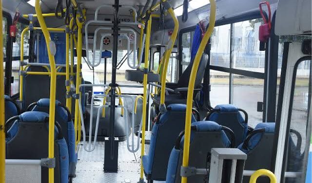 Catracas elevadas nos ônibus voltarão a ser implantadas