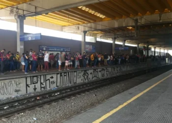 Linha Sul apresenta falha e tem intervalos maiores de circulação