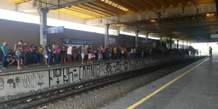 Linha Sul apresenta falha e tem intervalos maiores de circulação