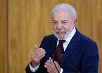 Lula sanciona lei que proíbe linguagem neutra nos governos