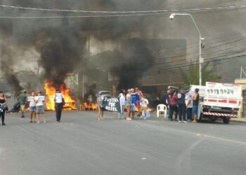 Protesto interdita Ponte do Janga, em Paulista