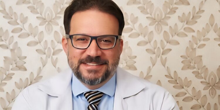 Urologista Eugênio Lustosa inicia Era do Holep na rede pública de Pernambuco