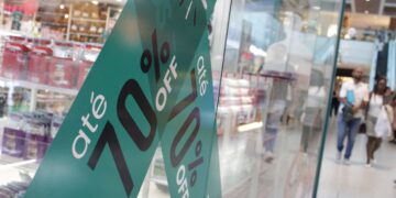 Campanha da Happy Friday do RioMar Recife acontece nesta semana com descontos de até 70% e horário especial