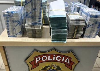 Dois homens são presos por lavagem de dinheiro após sacarem R$ 1,5 milhão de banco no Recife