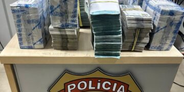 Dois homens são presos por lavagem de dinheiro após sacarem R$ 1,5 milhão de banco no Recife