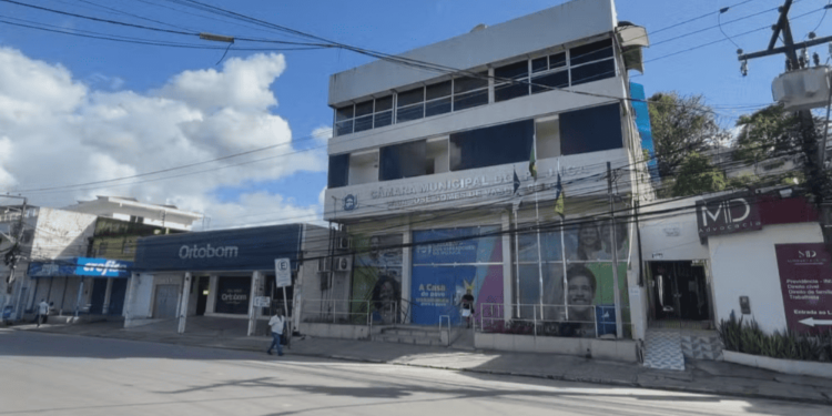 Polícia encontra anotações de suposto esquema de ‘rachadinha’ ao prender presidente e vice da Câmara de Vereadores de Ipojuca