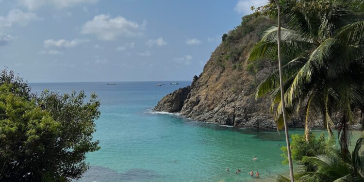 Turista morre após se afogar em praia de Fernando de Noronha