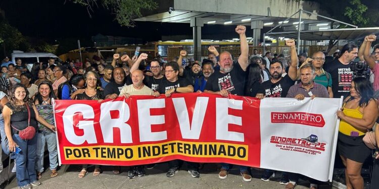 Metrô chega ao segundo dia de greve