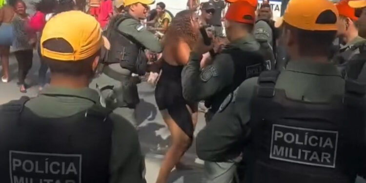 Show de Raphaela Santos termina com confusão e uso de força policial no Recife