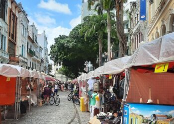 Solidariedade: Projeto Adote uma Vovó marca presença no Recife Antigo