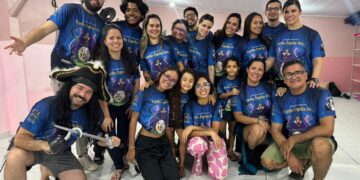 Cia Olhares de Dança e Teatro e um grande elenco apresentam o espetáculo “Espelho-Espelho-Meu” em sessão especial para crianças que nunca assistiram peça de teatro